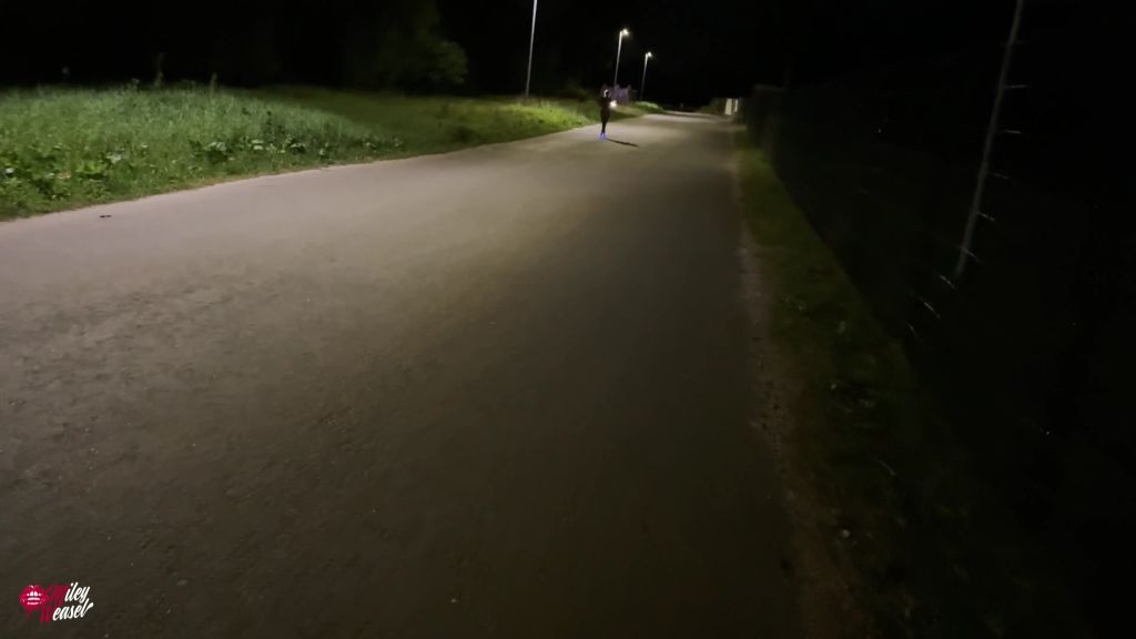 Krasser gehts nicht!! Fremder Trucker fickt mich mitten auf Krasser gehts nicht!! Fremder Trucker fickt mich mitten auf